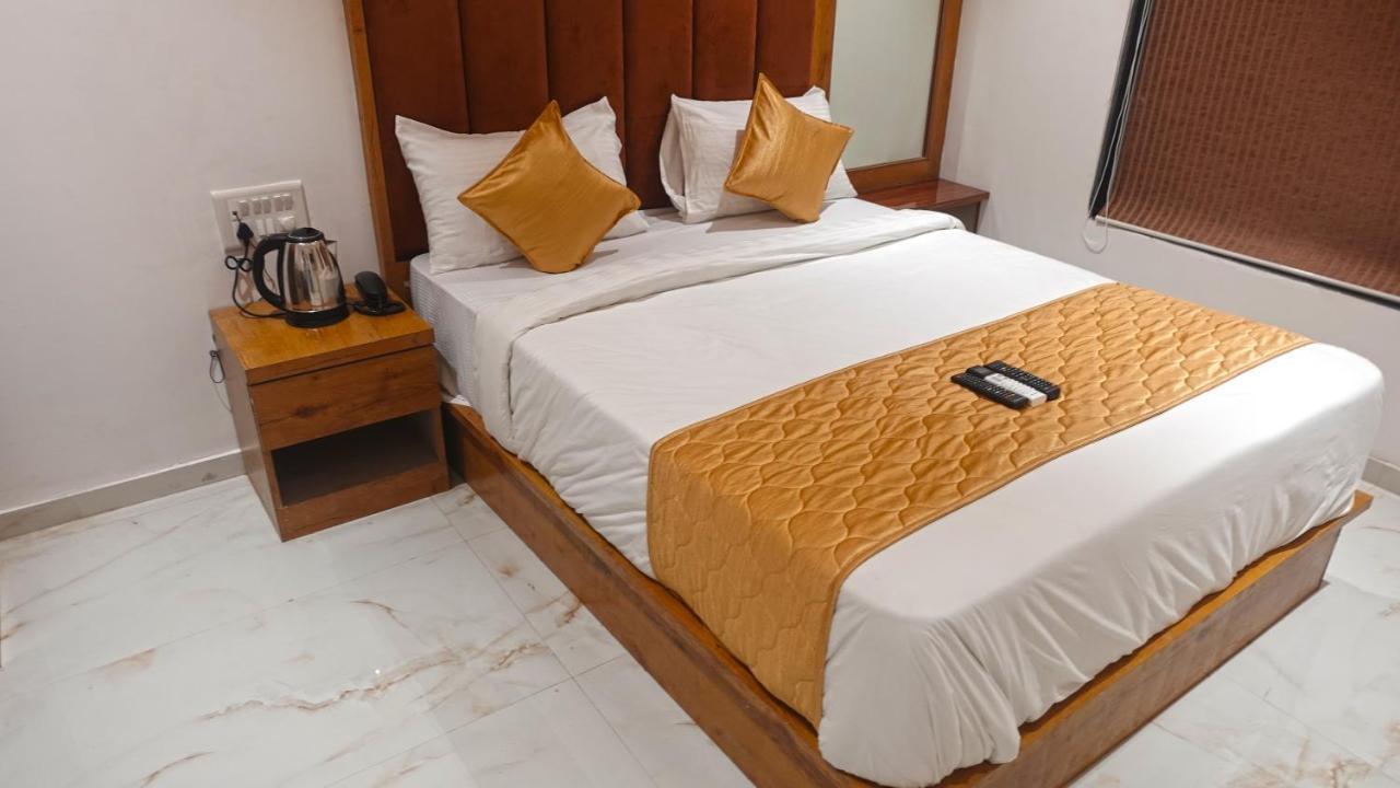 Hotel Palms Residency, Chembur Bombaj Exteriér fotografie