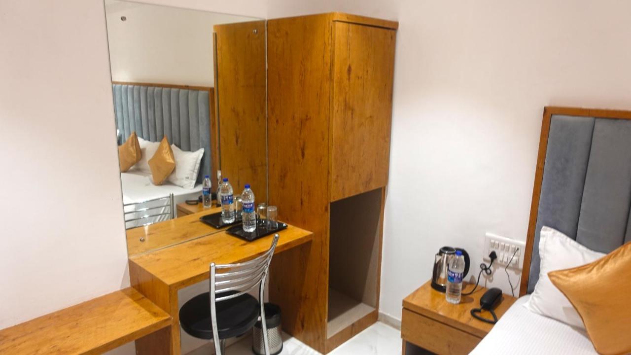 Hotel Palms Residency, Chembur Bombaj Exteriér fotografie